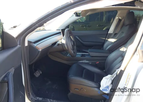 2022 Tesla Model Y Long Range Dual Motor All-Wheel Drive z USA, uszkodzony, nr VIN 7SAYGDEE4NF445847